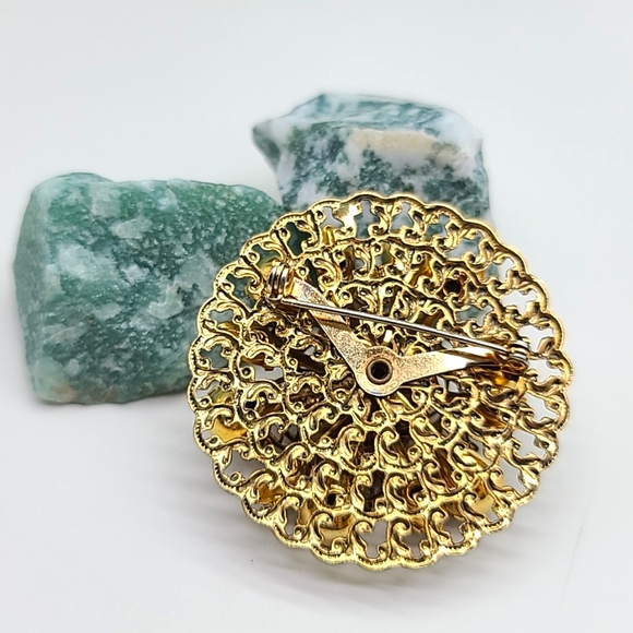 Vintage 1960's Unsigned Gold Filigree & Rhinestone Multi-Layered Brooch Gorgeous - Picture 5 of 11